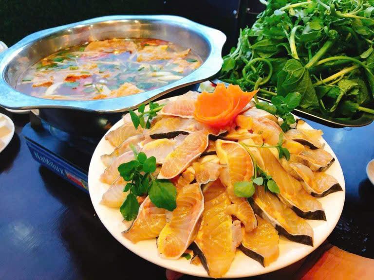 Cá tầm thái lát nấu lẩu măng chua